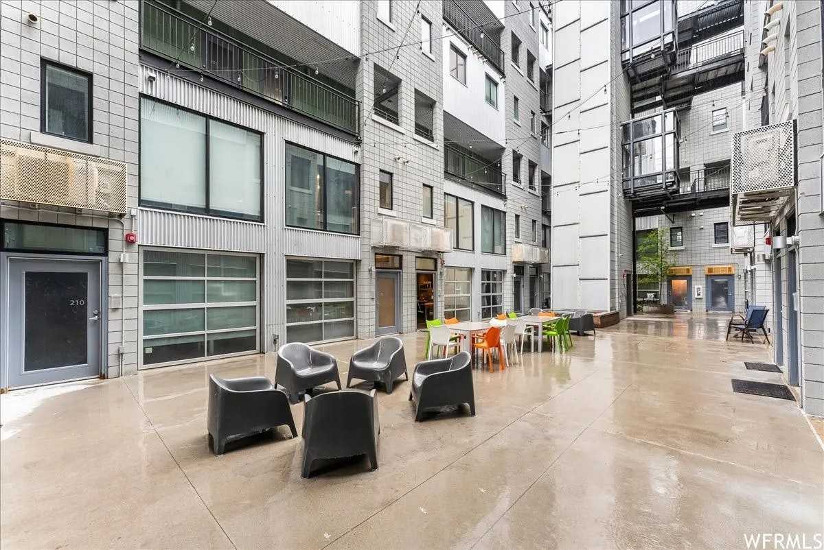 360 West Broadway, Unit 206 - Photo 4 of 14