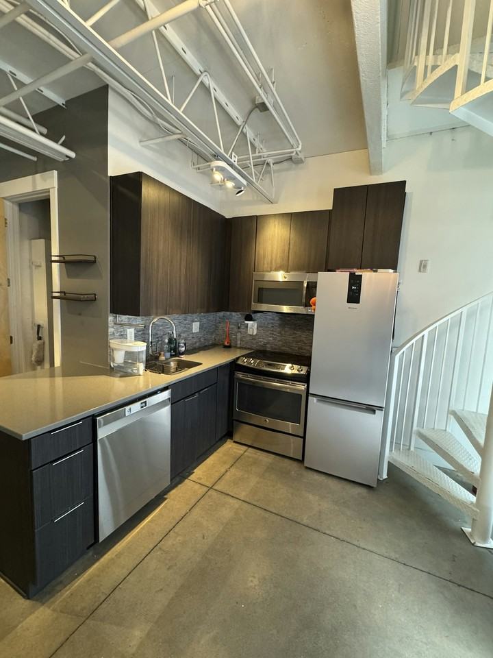 360 West Broadway, Unit 206 - Photo 6 of 14