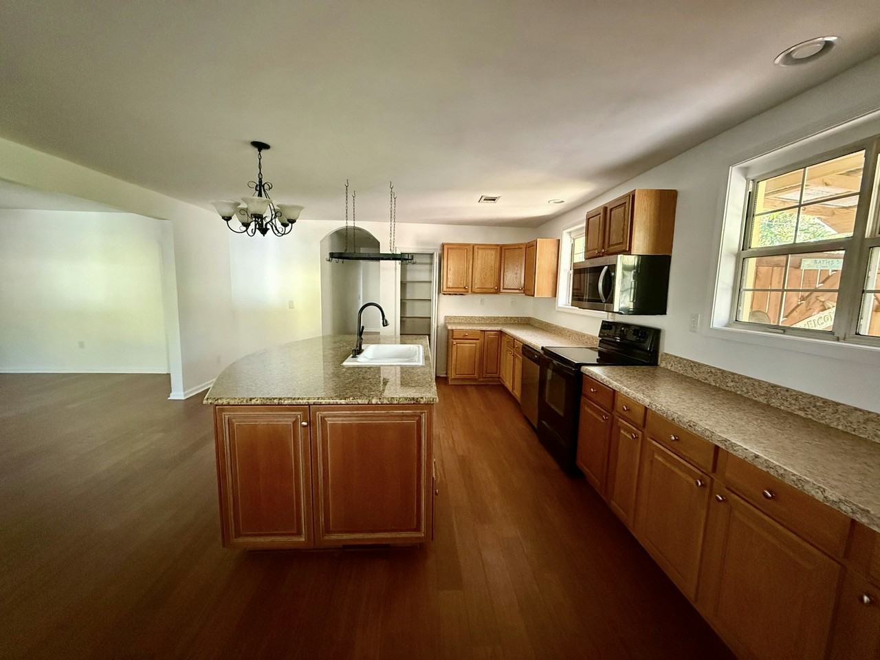 3116 Alenes Dr - Photo 7 of 23