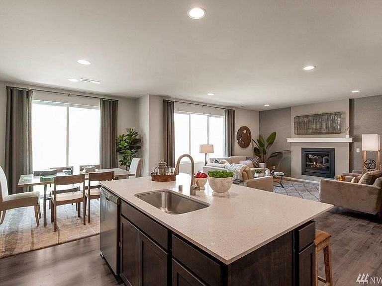 18424 111th Avenue East - Photo 3 of 26