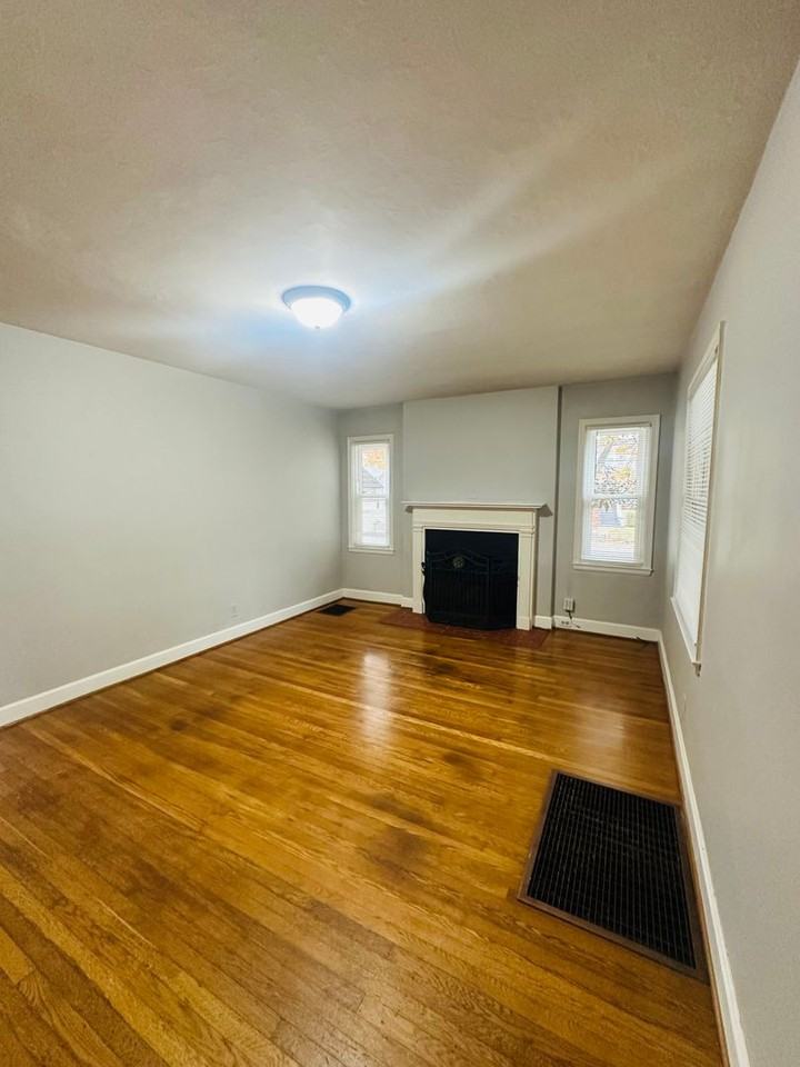 1800 Strand Ave - Photo 3 of 30