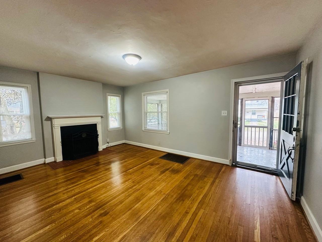 1800 Strand Ave - Photo 4 of 30