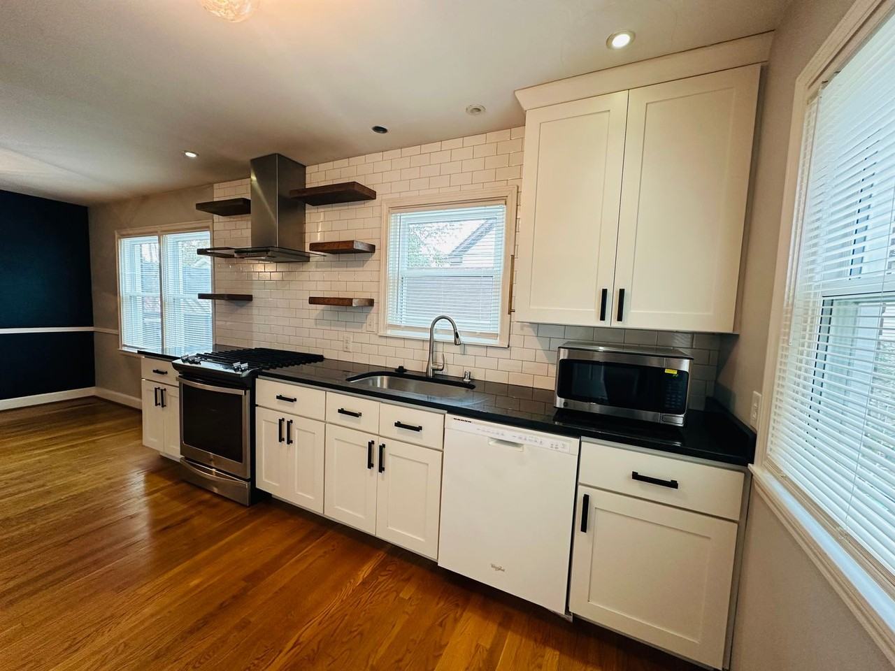 1800 Strand Ave - Photo 5 of 30