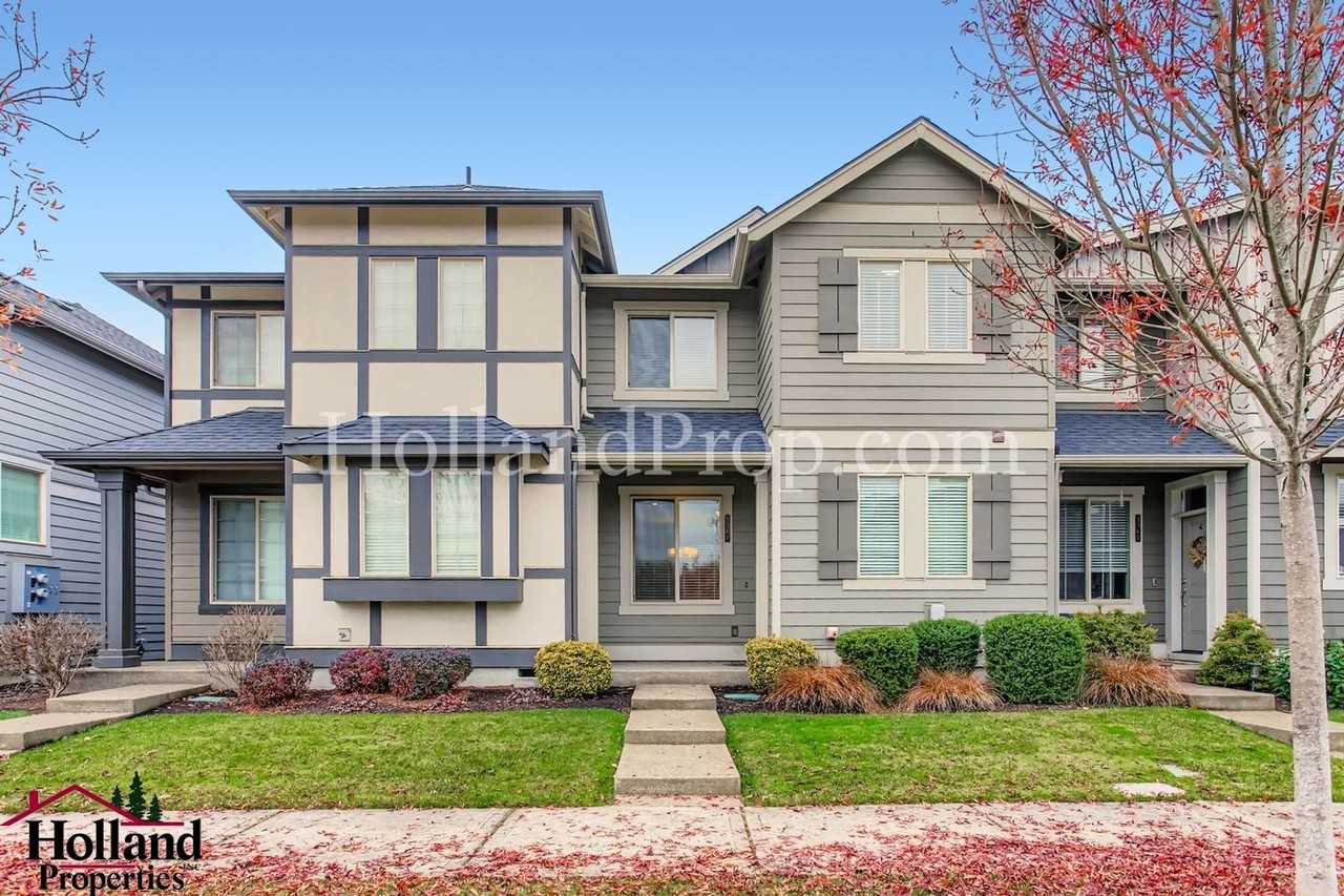 3387 Southeast Oakmeade Avenue