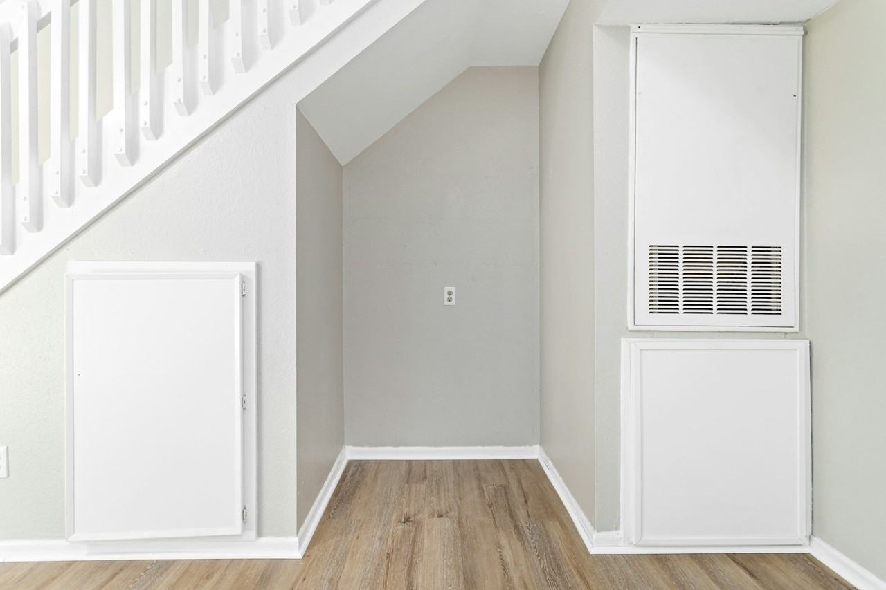 1176 Oregon Avenue, Unit 1 - Photo 3 of 18