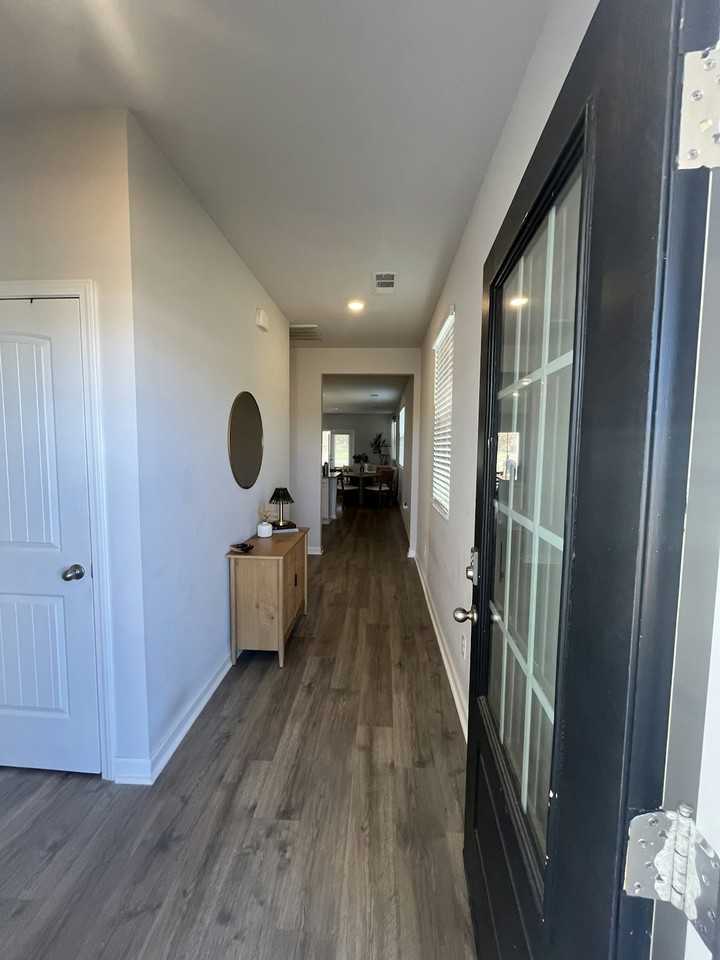 2370 Quinn Dr - Photo 2 of 32