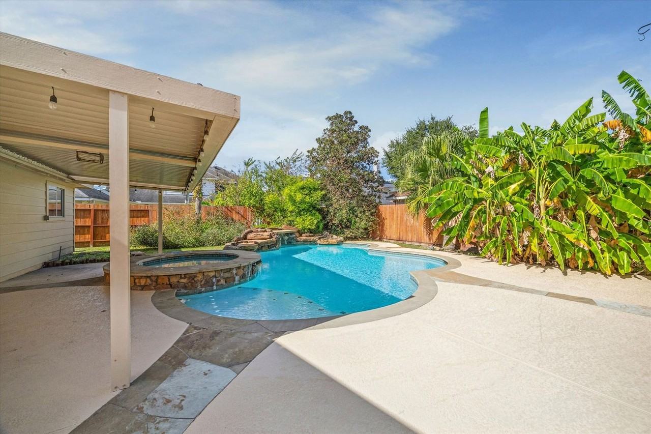 15614 Stone Gables Ln - Photo 5 of 23