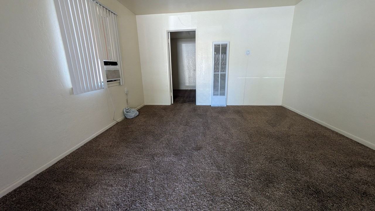 845 E 6th St - Photo 5 of 16