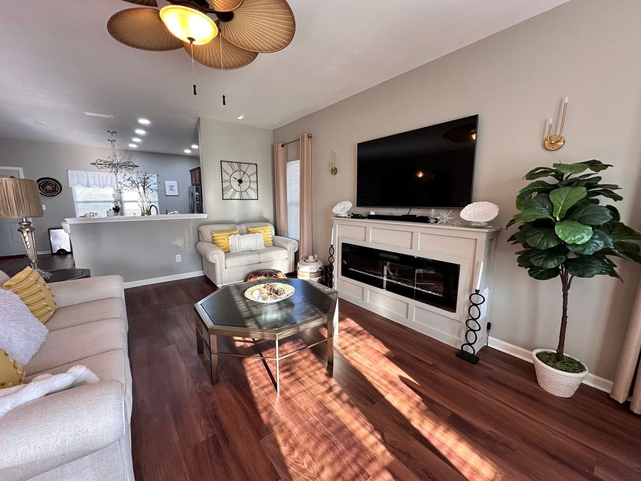 6079 Shamrock Green Dr - Photo 3 of 18