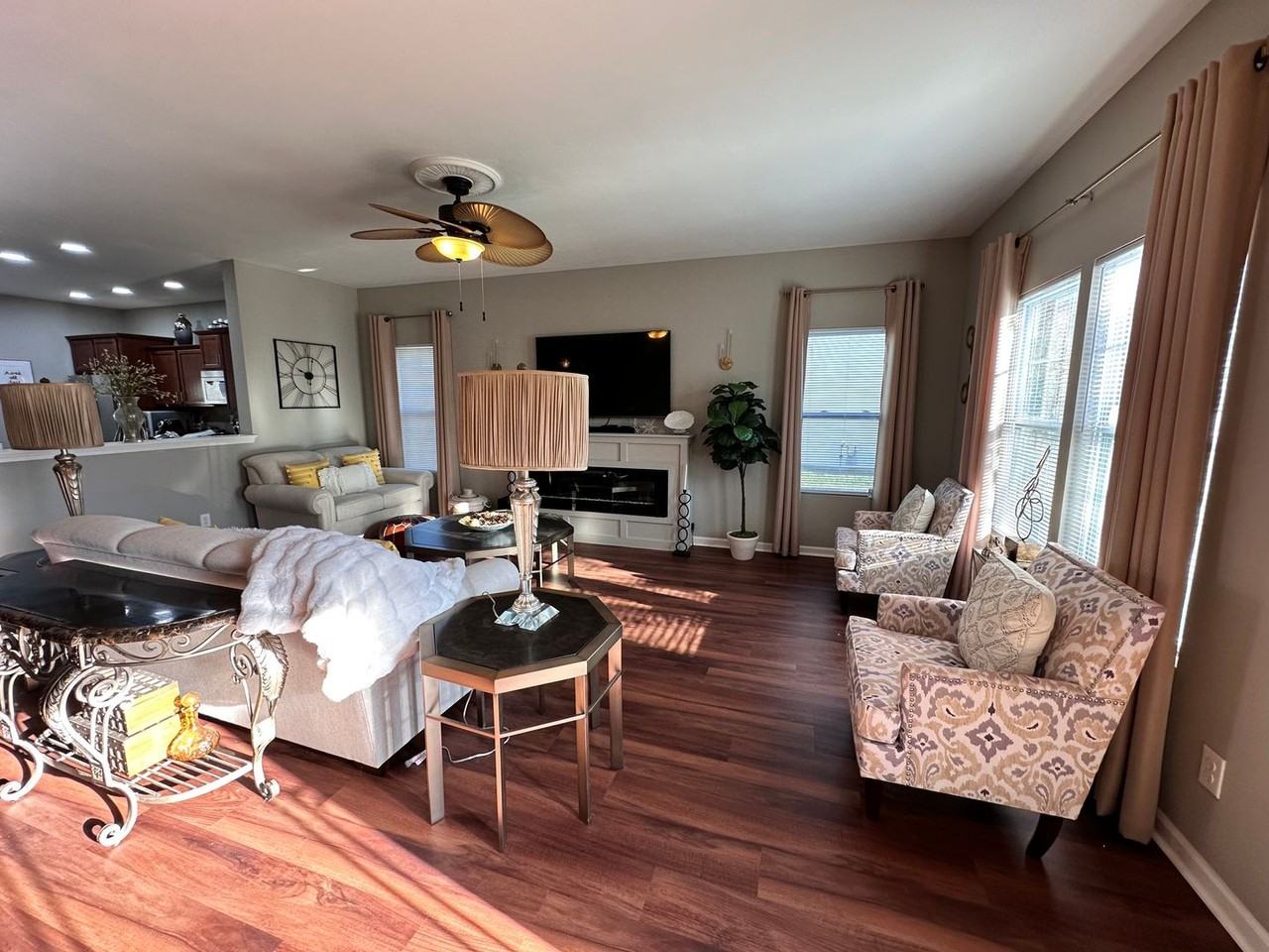 6079 Shamrock Green Dr - Photo 5 of 18