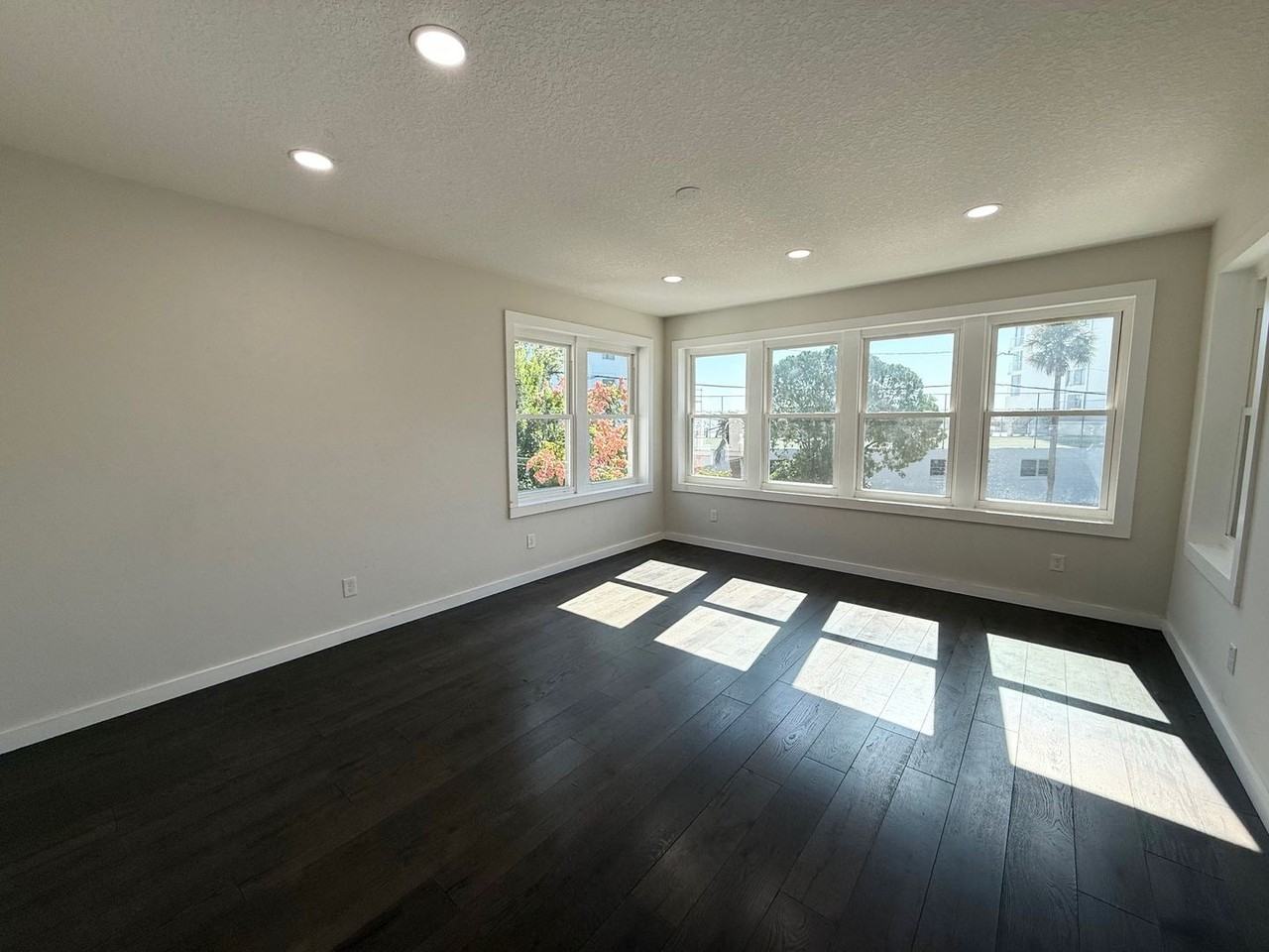 1733 Memorial Park Drive - Photo 2 of 21