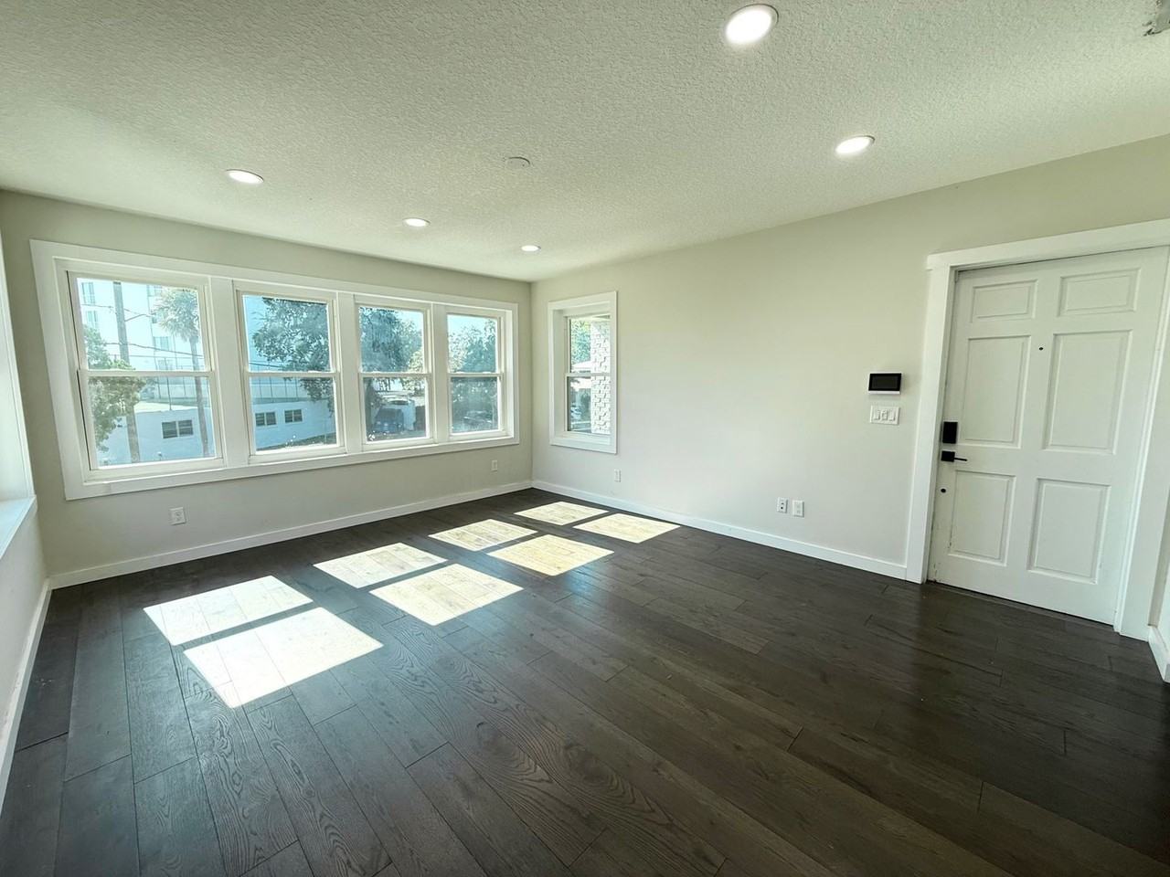 1733 Memorial Park Drive - Photo 3 of 21