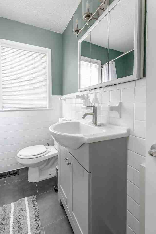 2109 NW 36th St - Photo 7 of 23