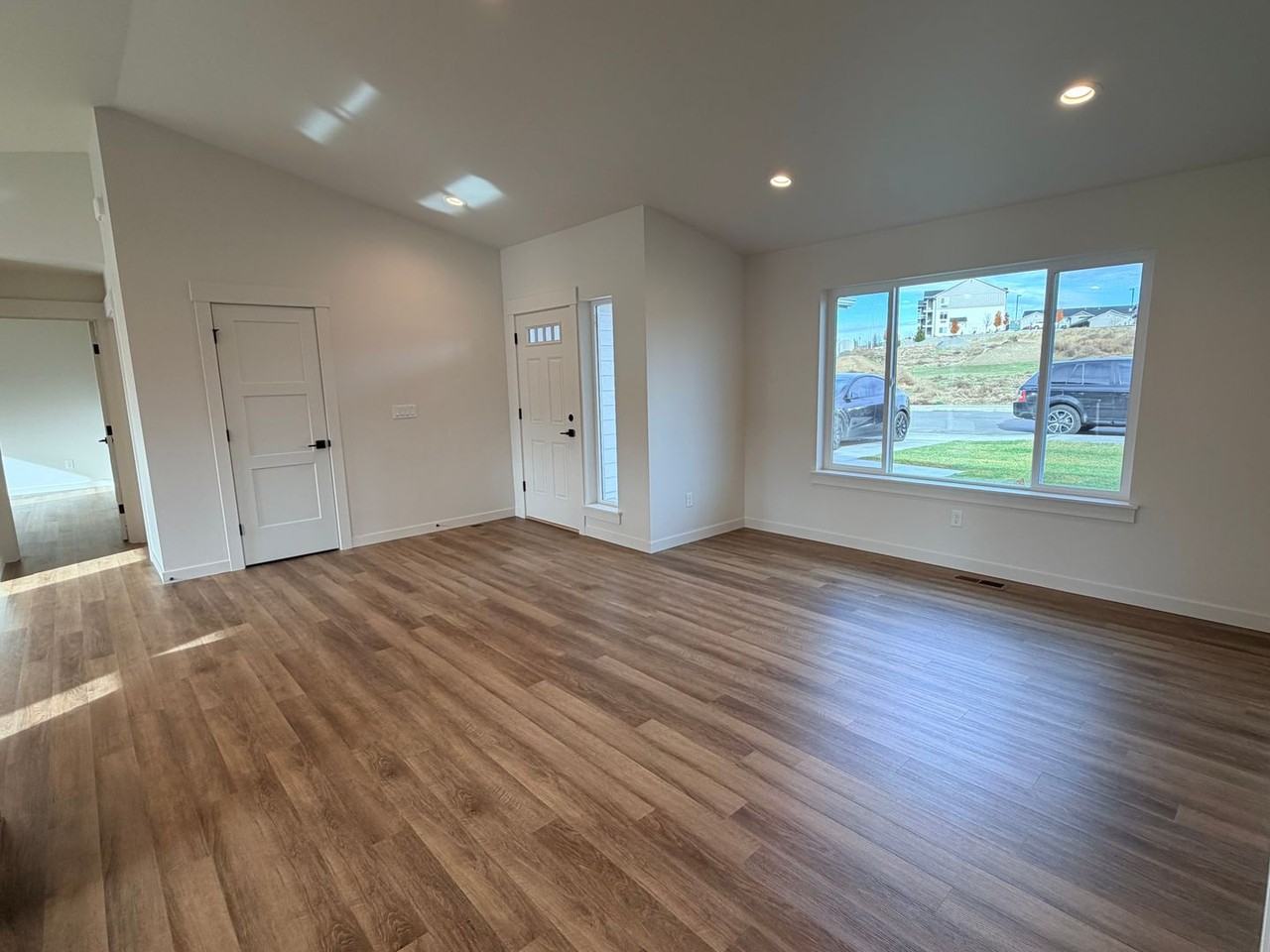 562 South Joseph Avenue - Photo 2 of 25