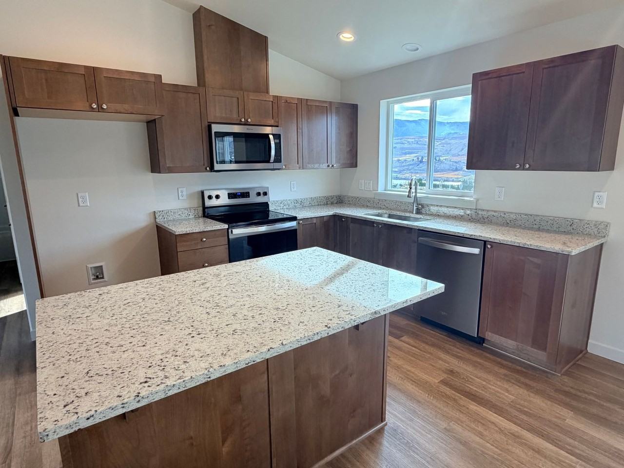 562 South Joseph Avenue - Photo 5 of 25