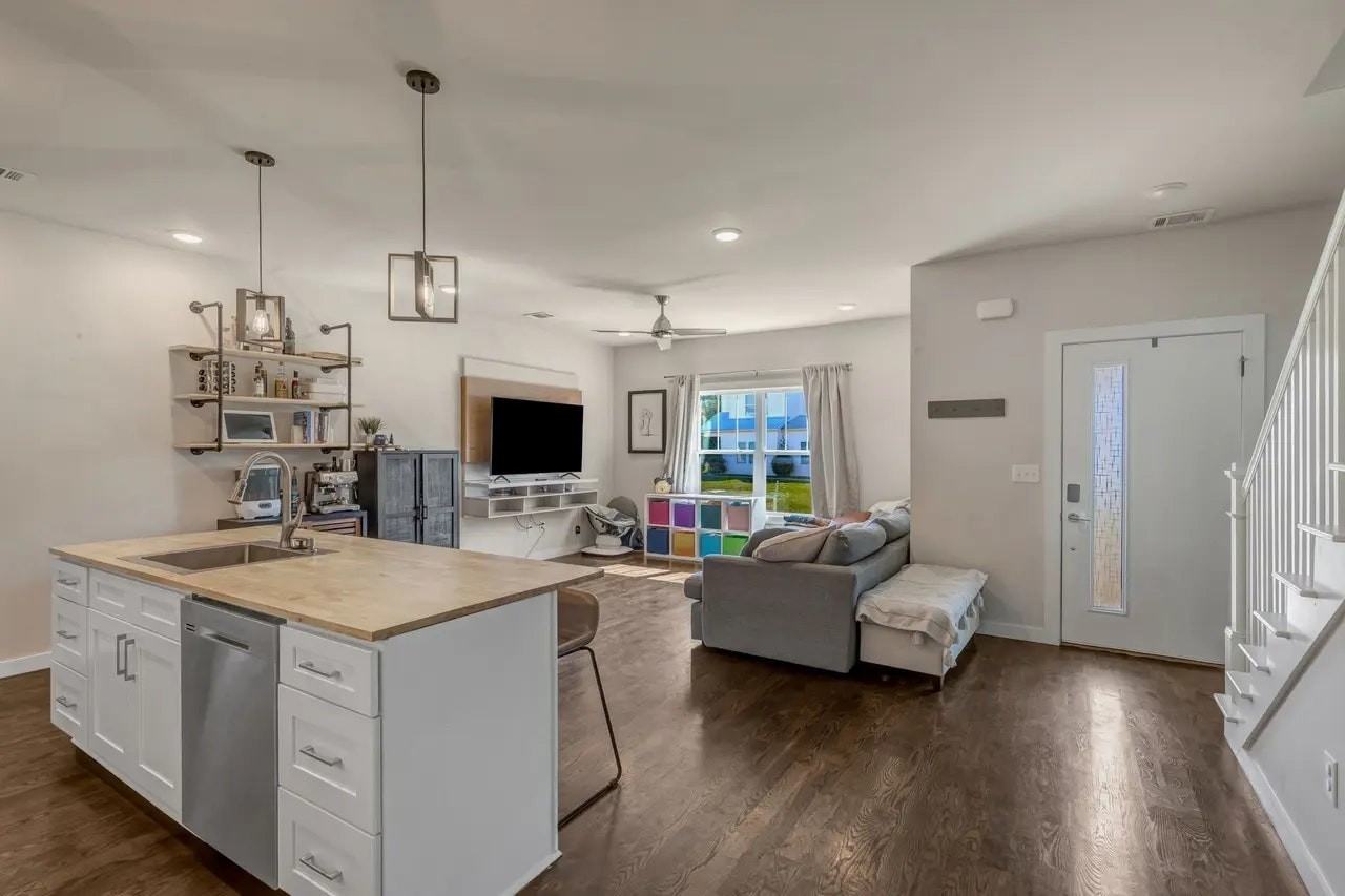 3639 Hydes Ferry Road - Photo 4 of 16