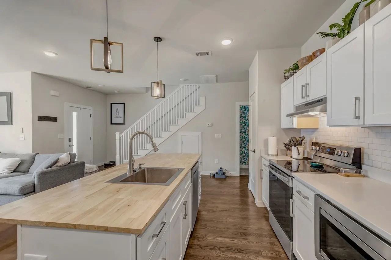 3639 Hydes Ferry Road - Photo 6 of 16