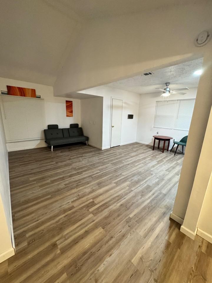 Carisbrook Ln - Photo 5 of 10