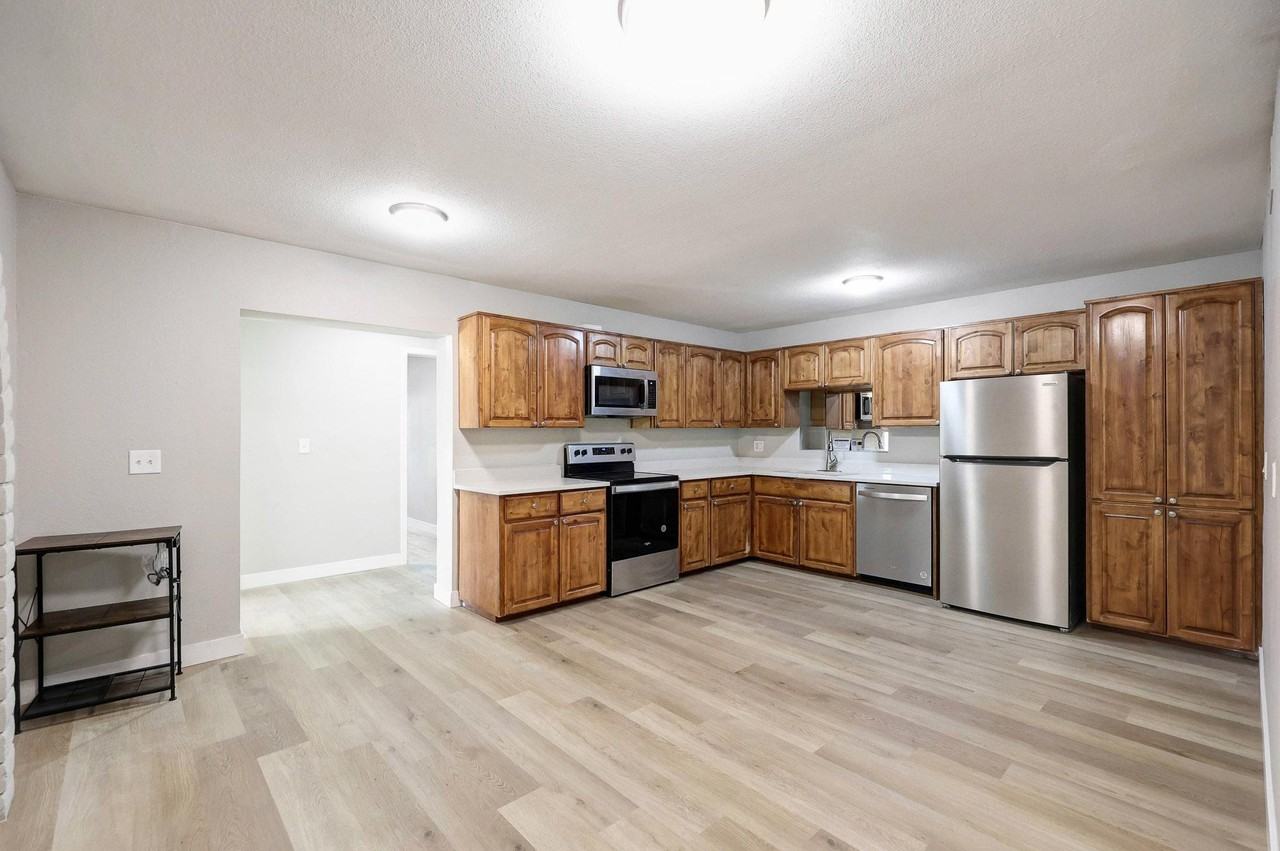 N 57th Dr - Photo 2 of 5