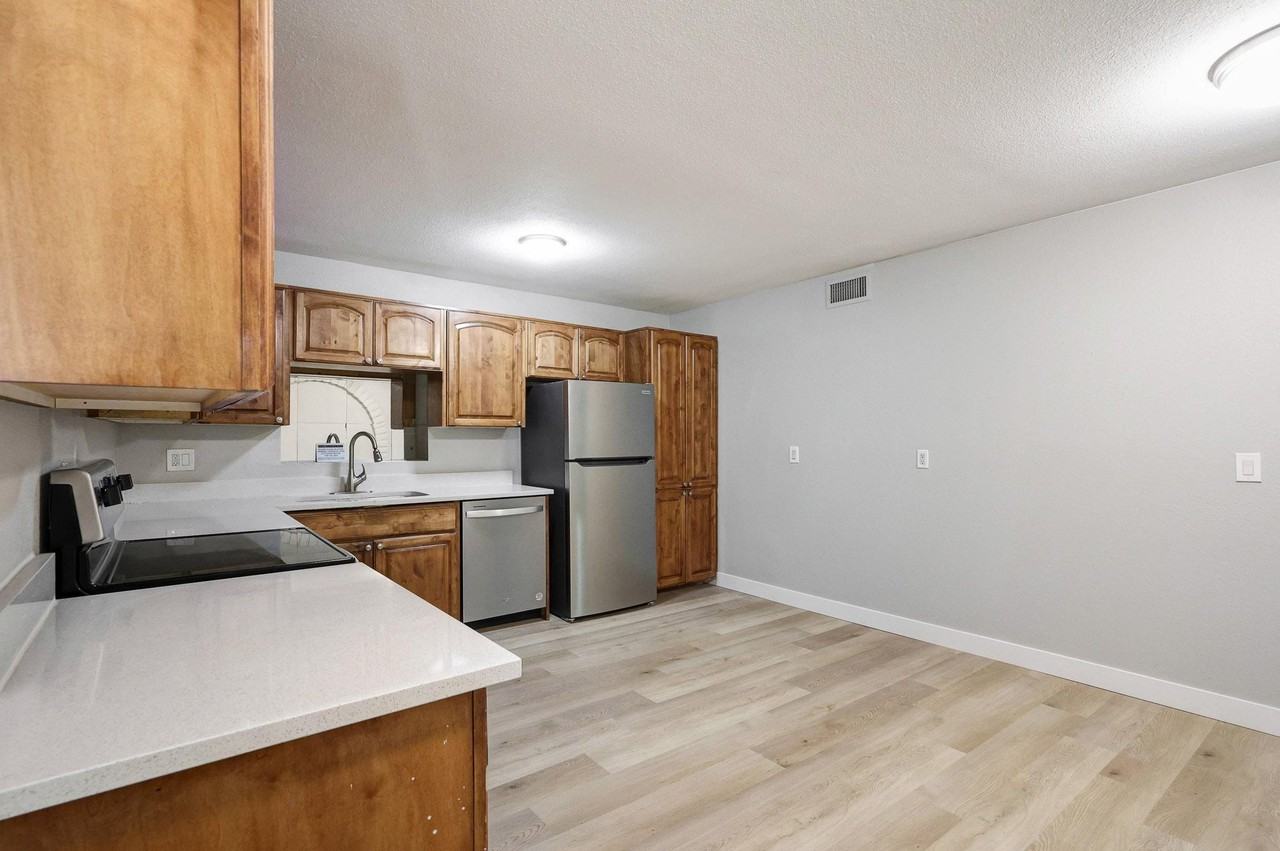 N 57th Dr - Photo 3 of 5