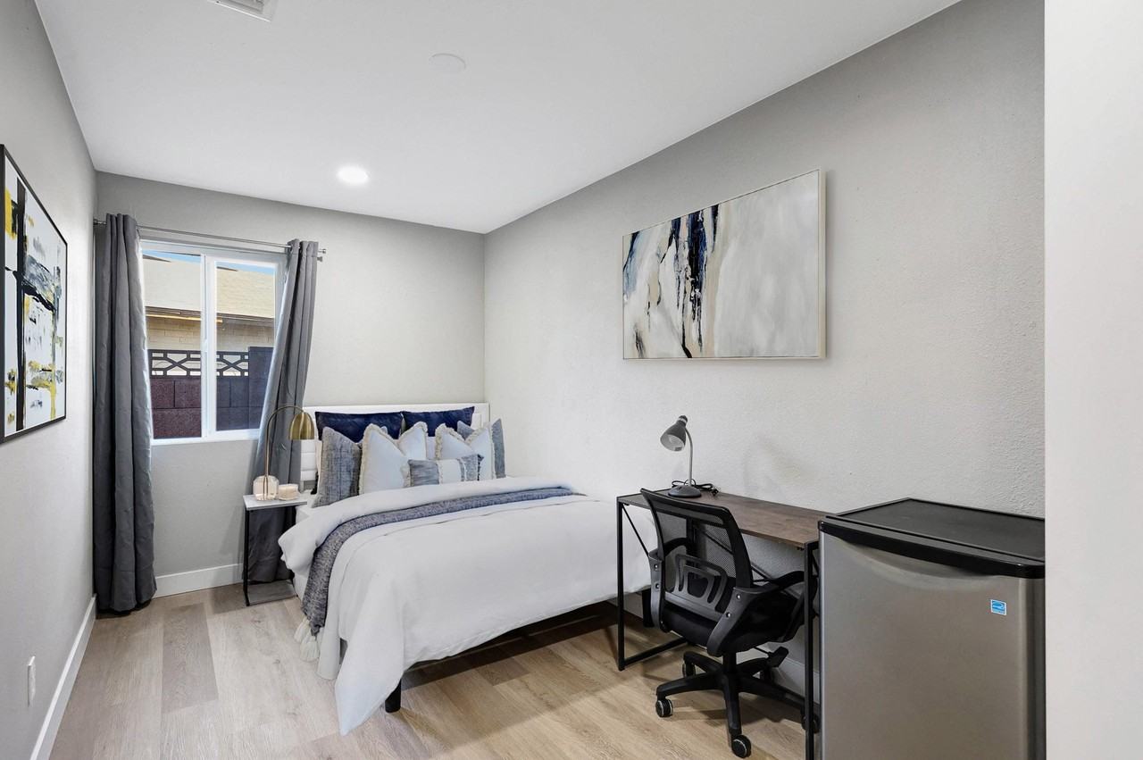 N 57th Dr - Photo 4 of 5