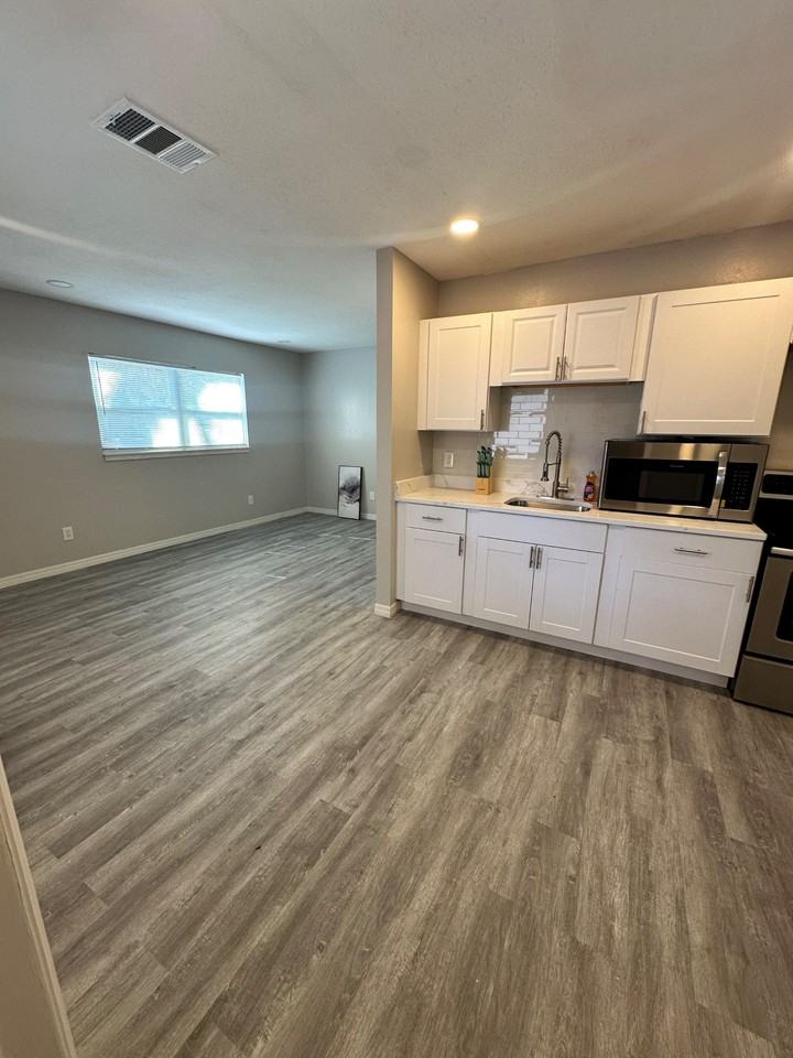 Kingsley St - Photo 2 of 5