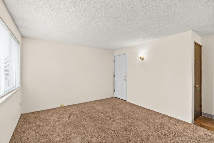 1042 Belmont Avenue Southwest - Photo 5 of 10