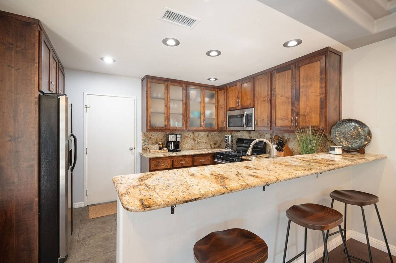 1079 Sapphire St #1335165P - Photo 5 of 27