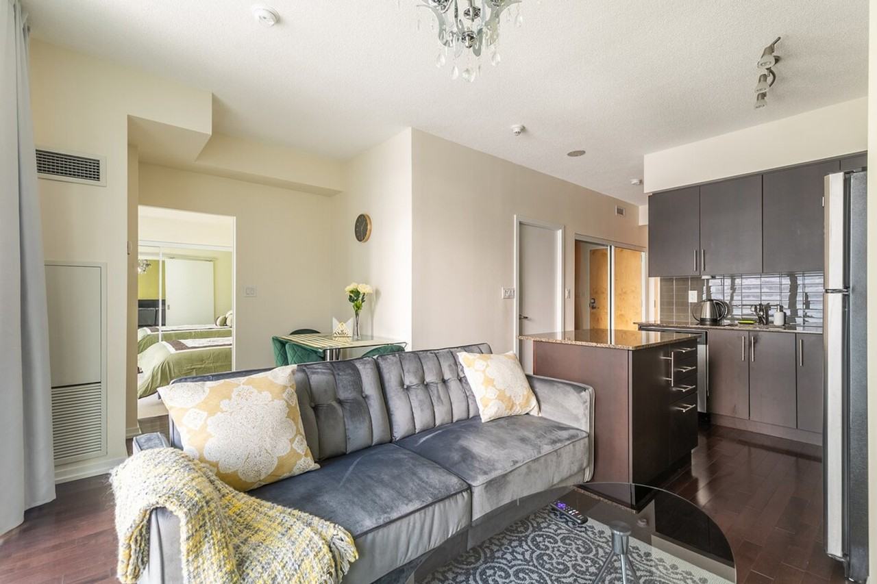55 Bremner Boulevard - Photo 3 of 27