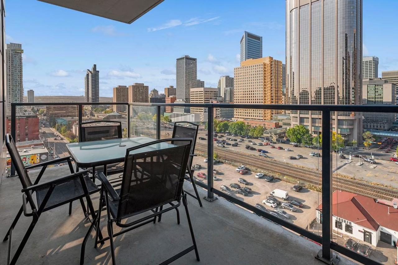 1010 6 St Sw #1345879P - Photo 2 of 49