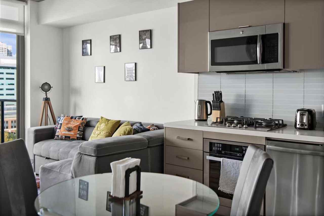 1010 6 St Sw #1345879P - Photo 5 of 49