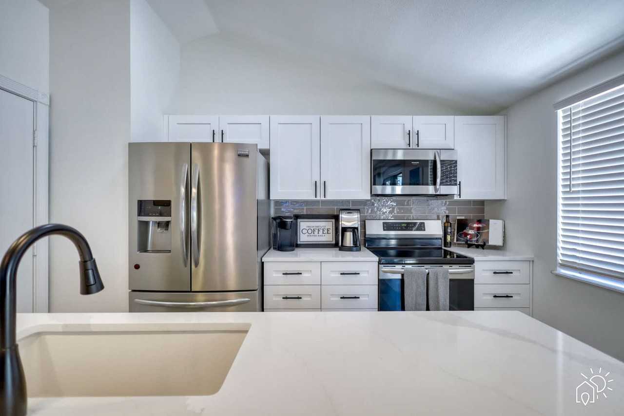 6709 35th Ave W #1346494P - Photo 4 of 9