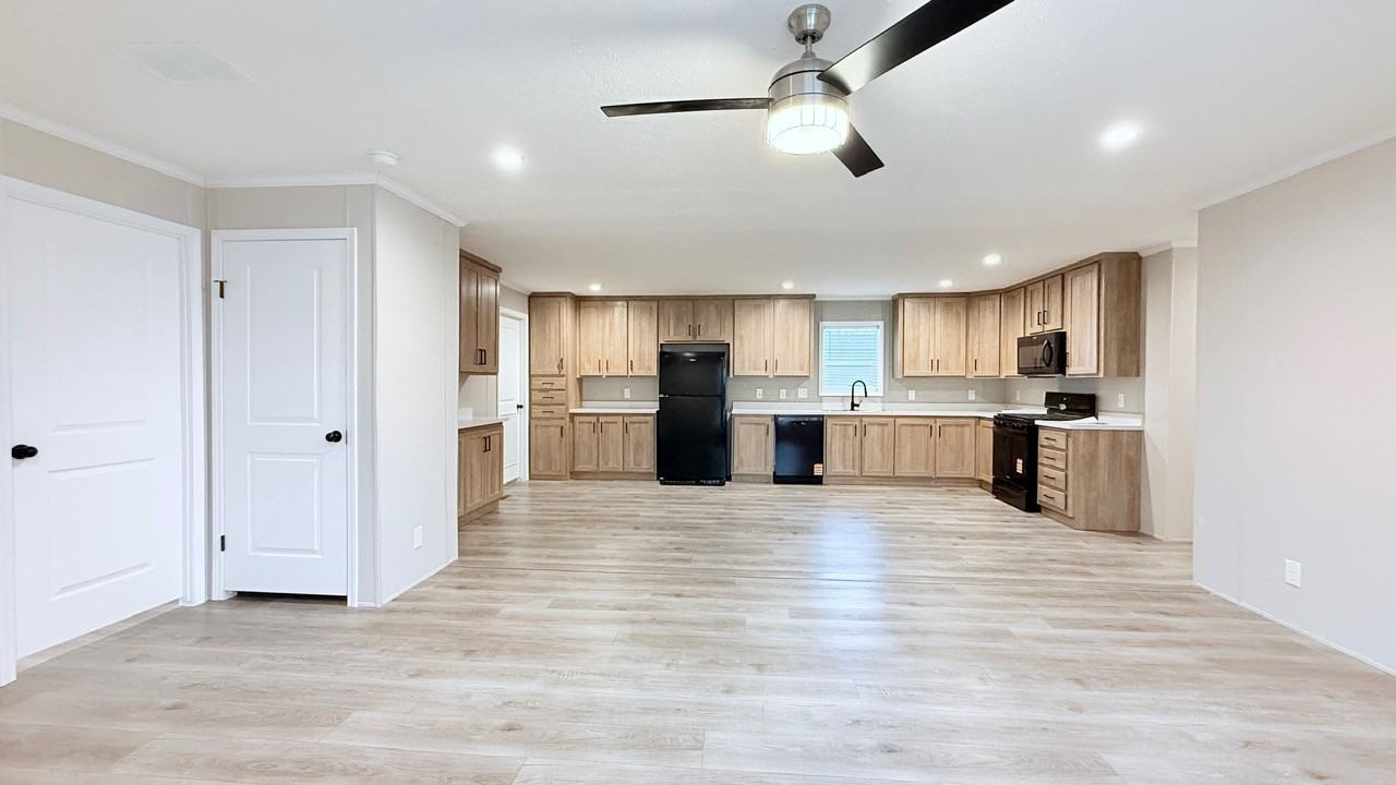 29647 Erie Ct #233 - Photo 3 of 31