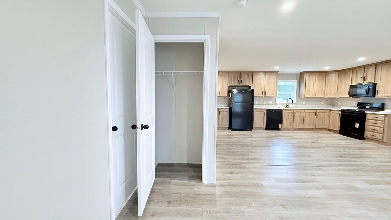 29647 Erie Ct #233 - Photo 4 of 31