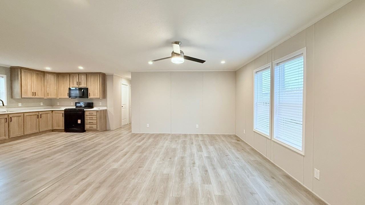 29647 Erie Ct #233 - Photo 6 of 31