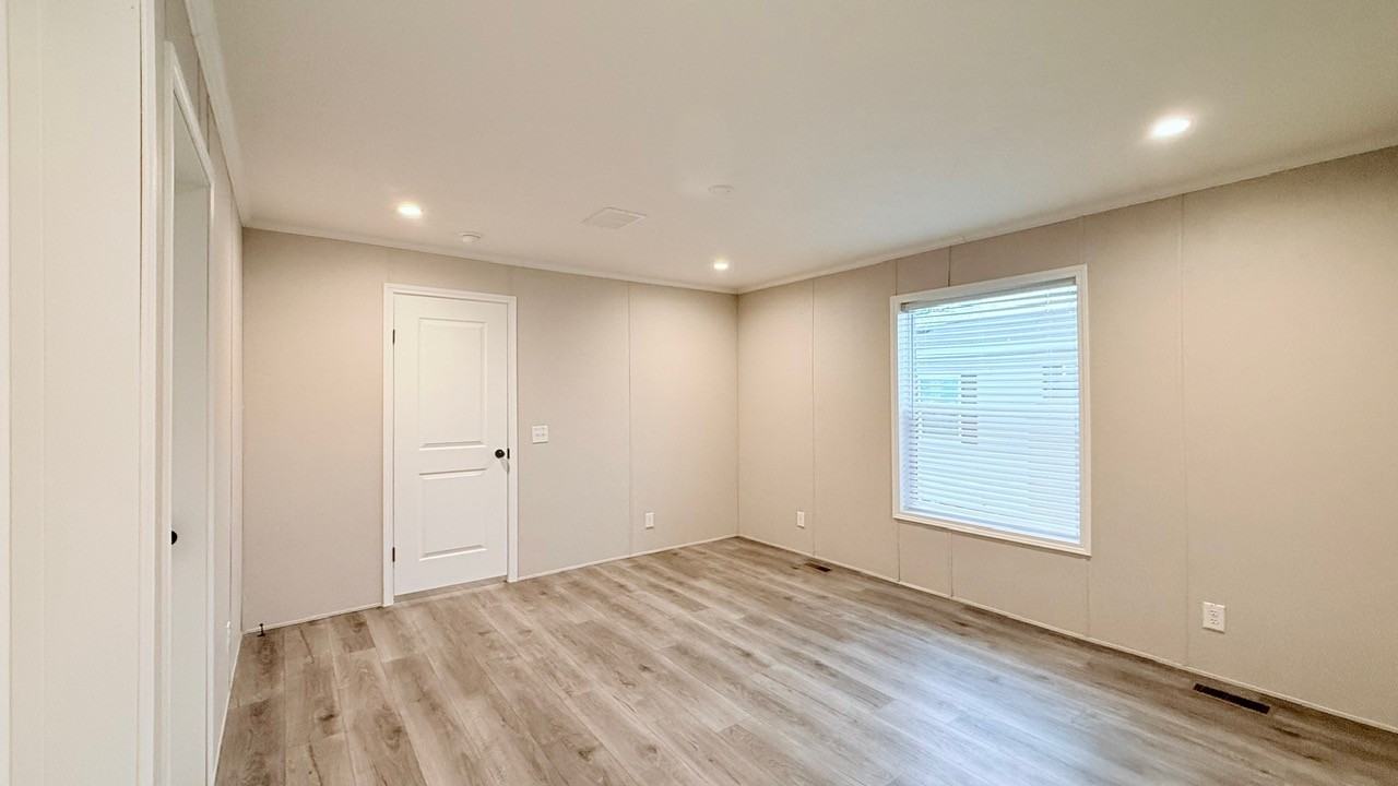 29647 Erie Ct #233 - Photo 7 of 31