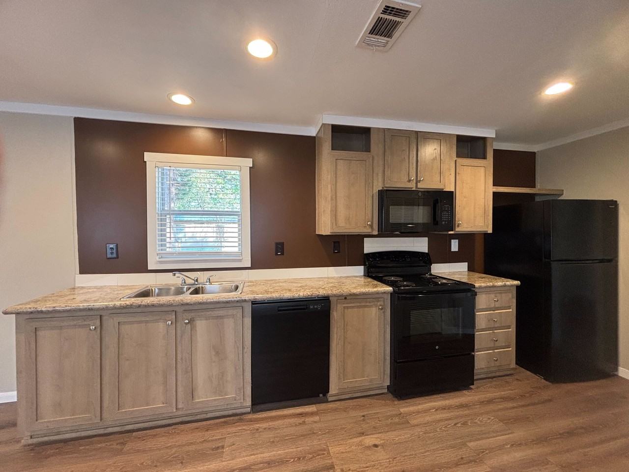 231 Fryer Street - Photo 7 of 27