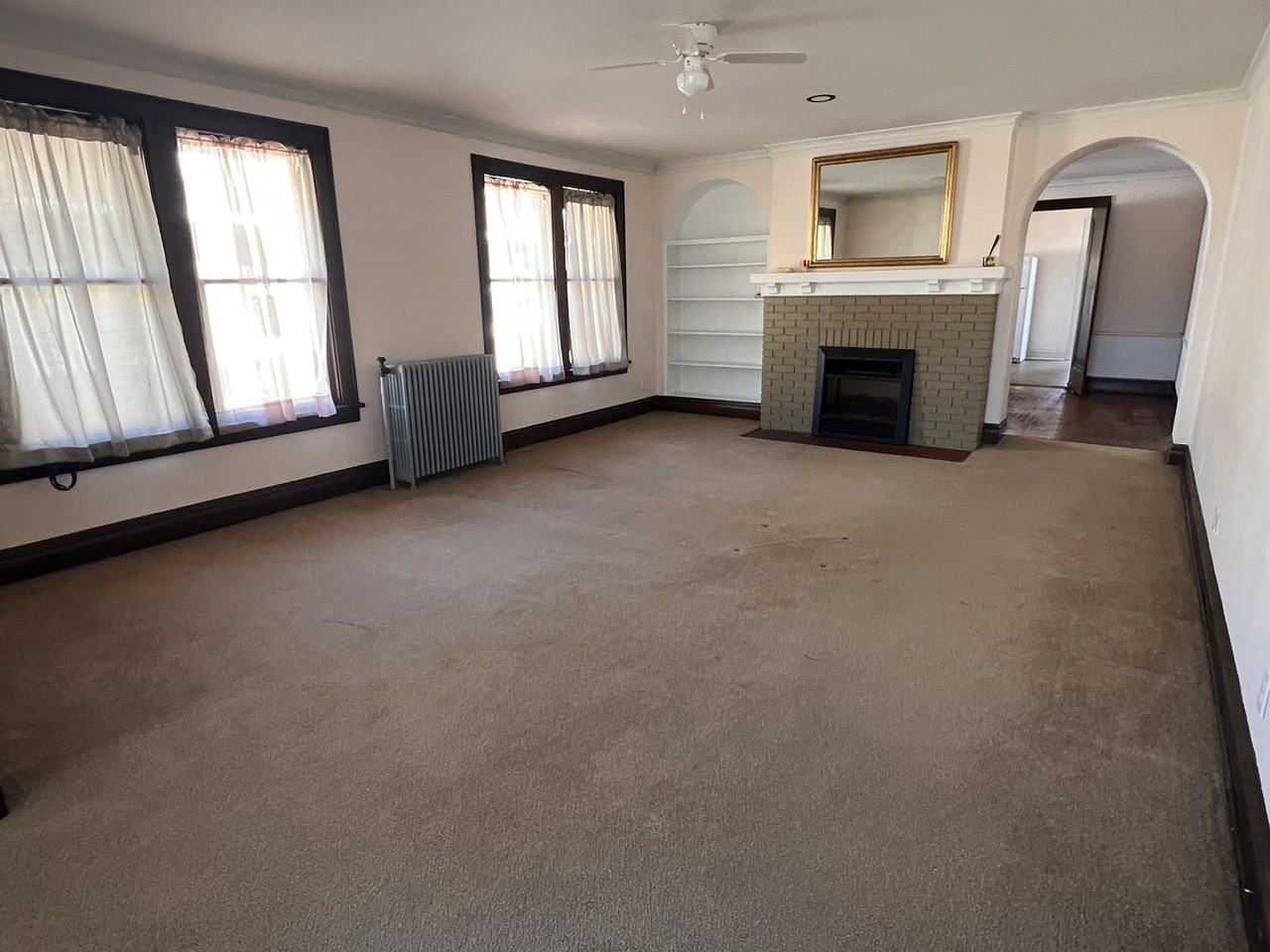 702 North Raynor Avenue - Photo 6 of 10