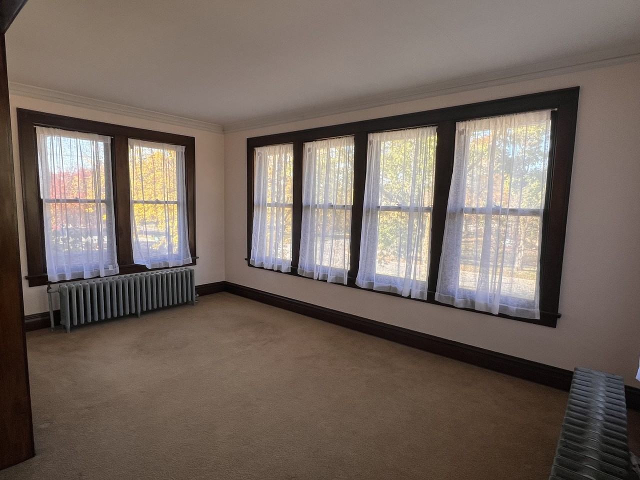 702 North Raynor Avenue - Photo 7 of 10