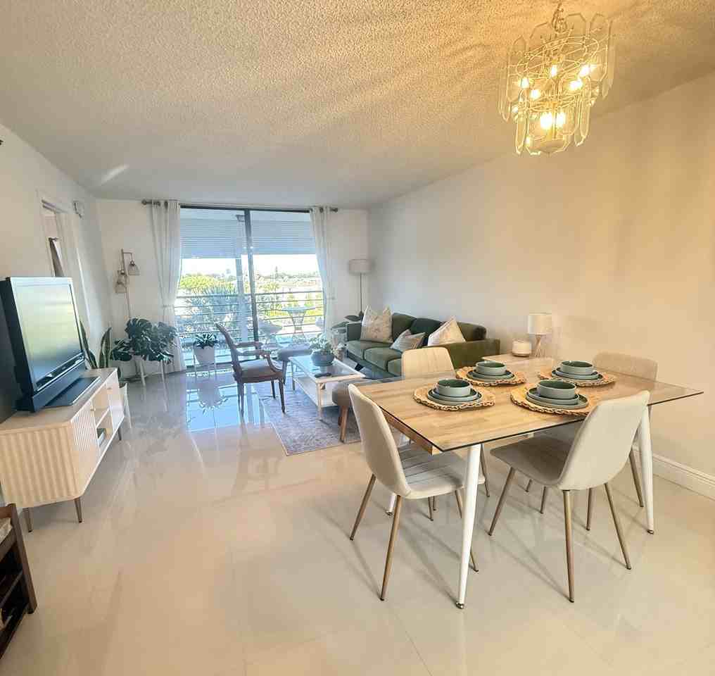 4640 Lucerne Lakes Boulevard - Photo 2 of 50