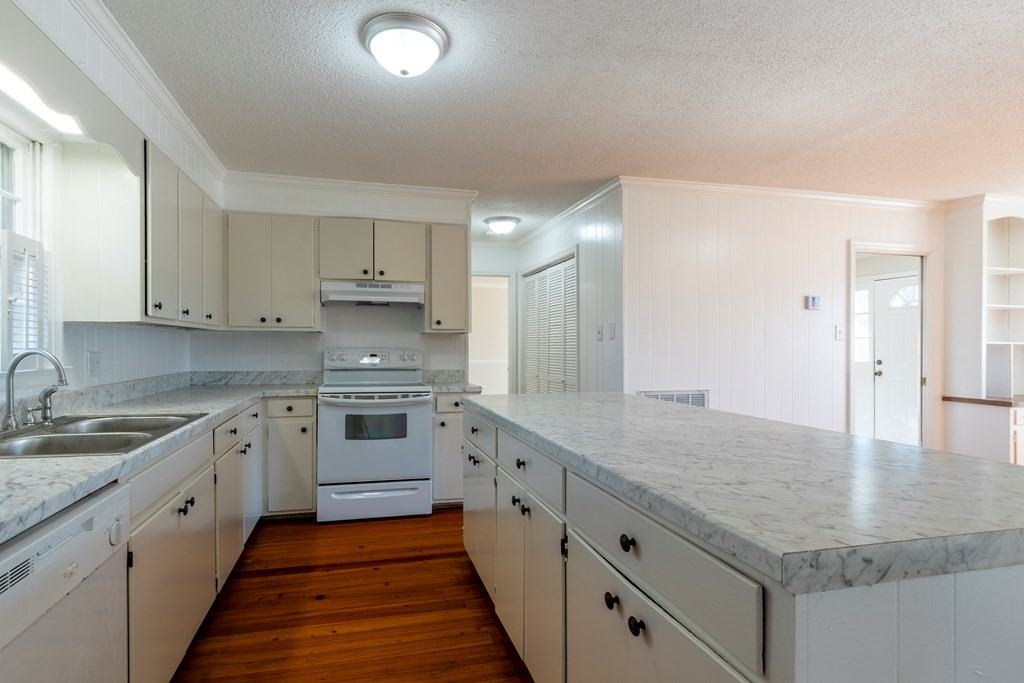 406 South Audubon Drive - Photo 7 of 23