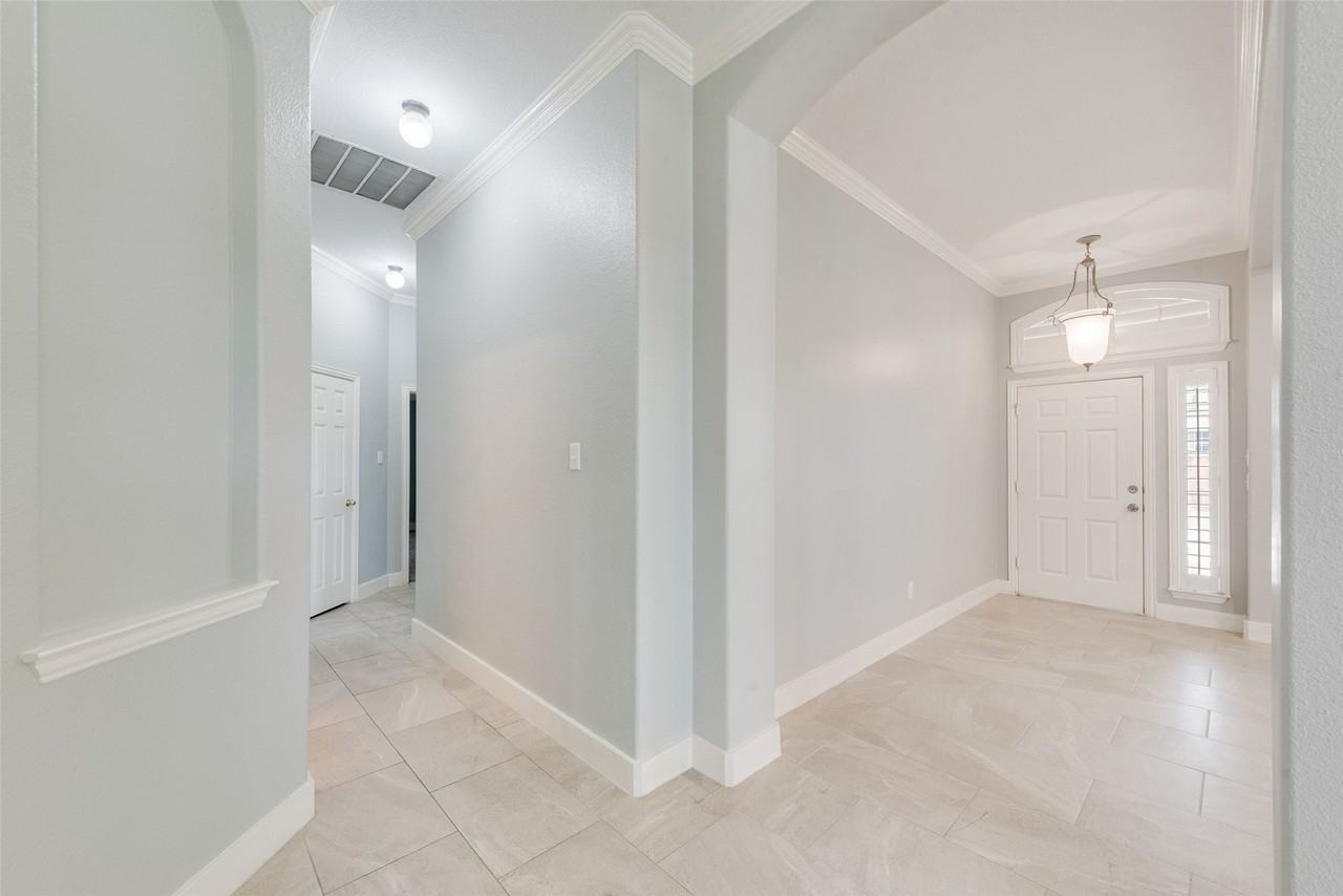 5218 Hopewell Dr - Photo 5 of 28