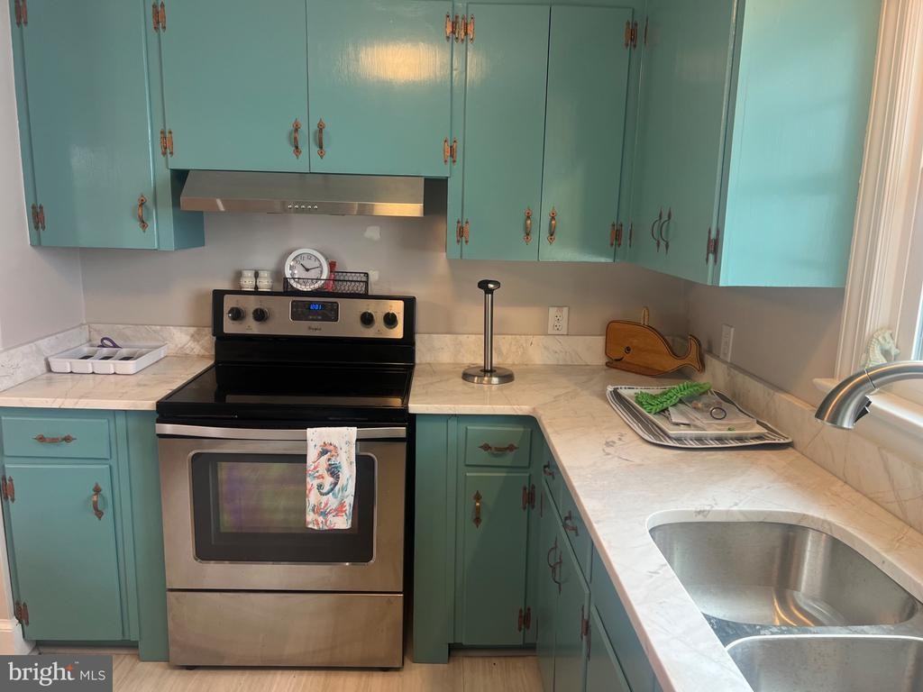 6014 Riverview Drive - Photo 3 of 16