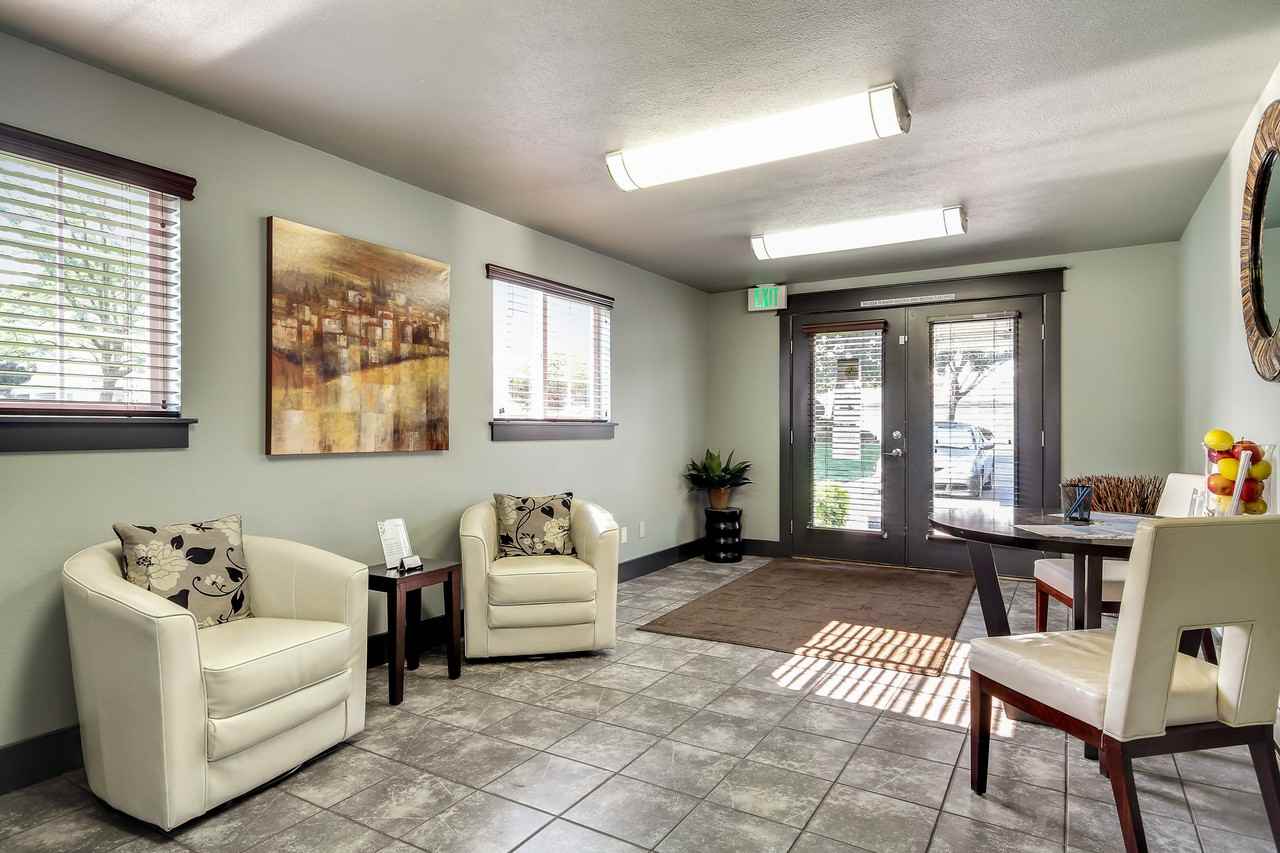 Towne Square Village Apartments - Photo 5 of 9