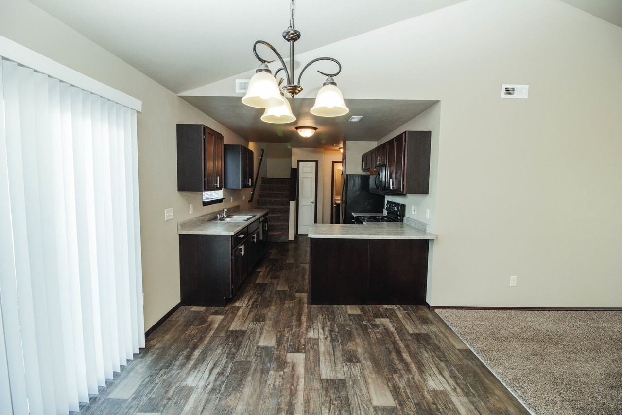 West Pointe Commons - Photo 3 of 14