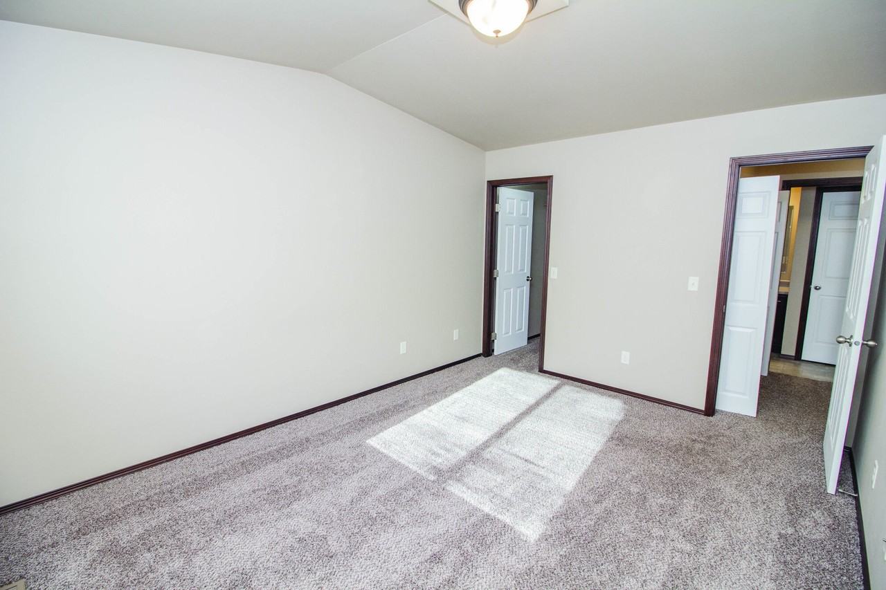 West Pointe Commons - Photo 5 of 14