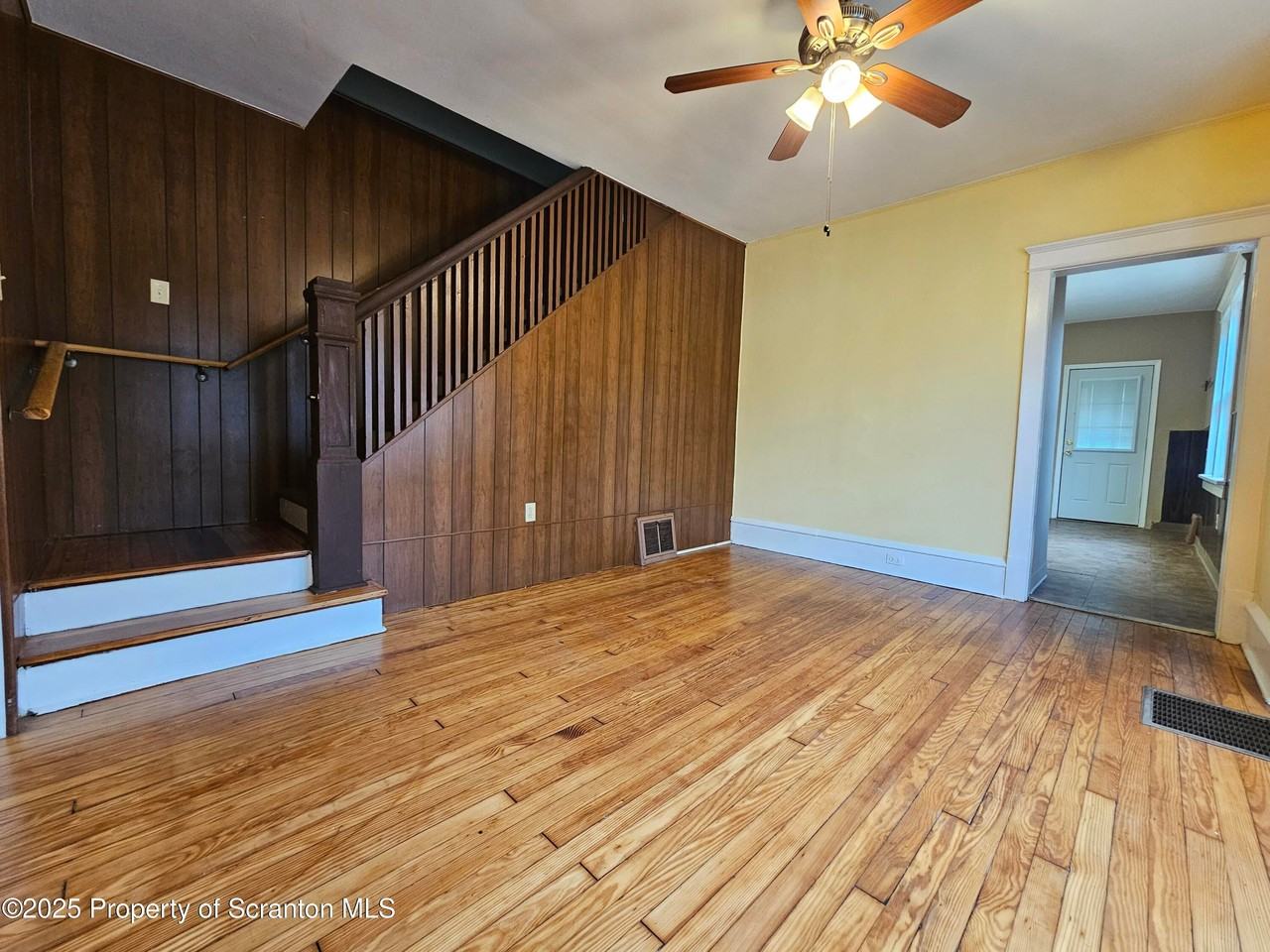 775 Bennett St - Photo 4 of 18