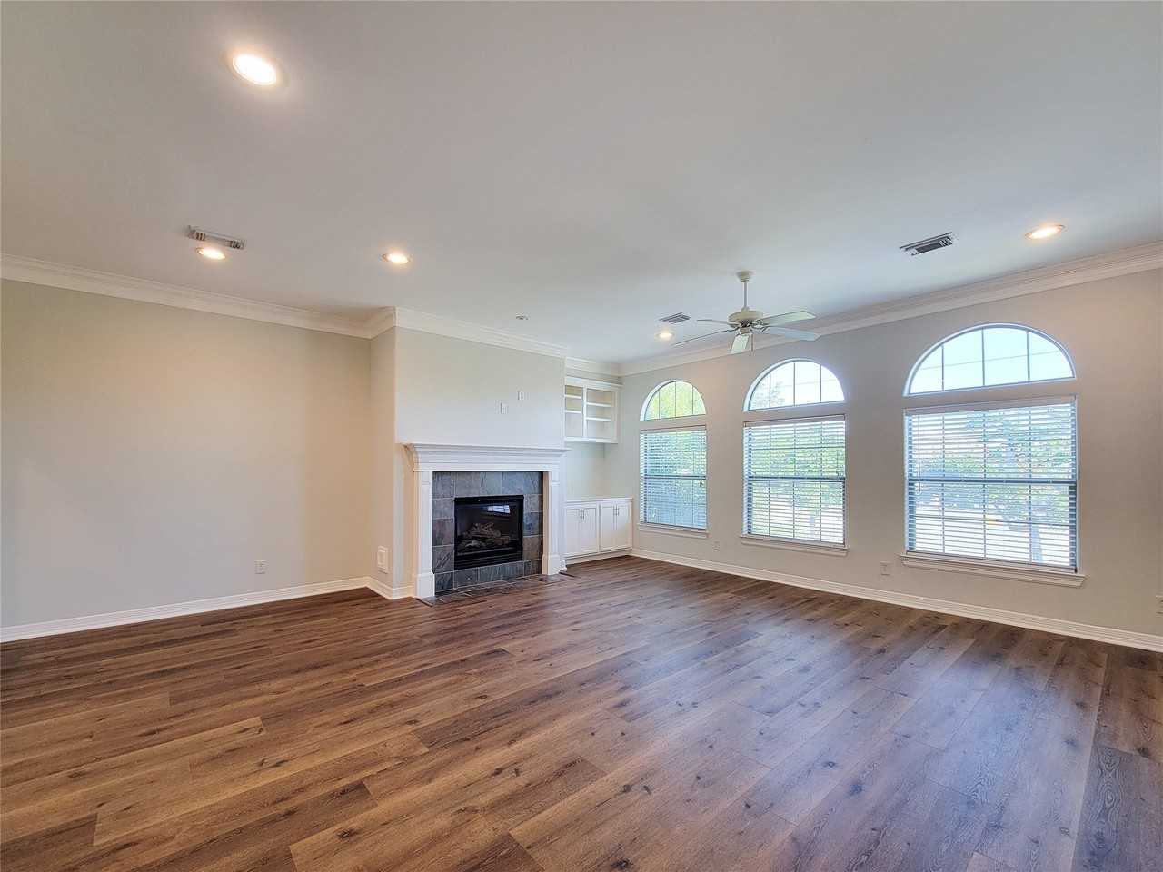 2416 La Branch St - Photo 4 of 44