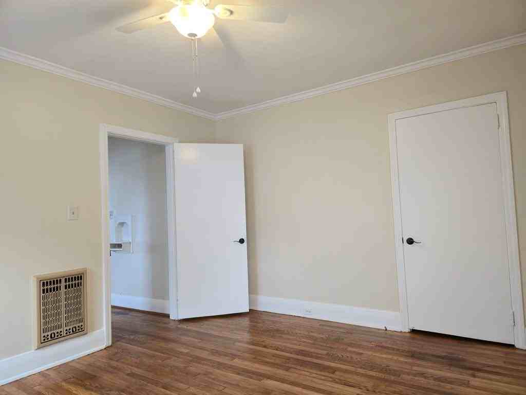 800 Thornton Place - Photo 7 of 12