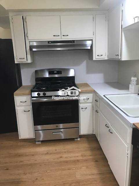 613 Bay St Unit 1 - Photo 2 of 11